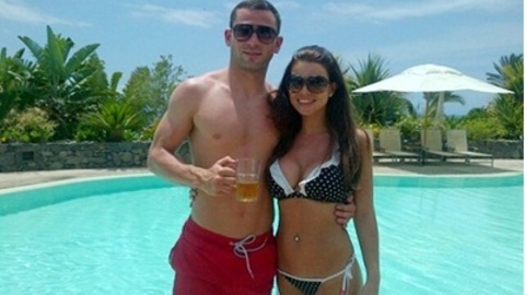  Cựu sao MU phát hoảng vì bị vợ bắt sex mỗi ngày